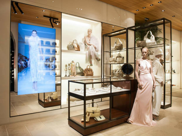 Ralph-Lauren-digital-signage-interactuando