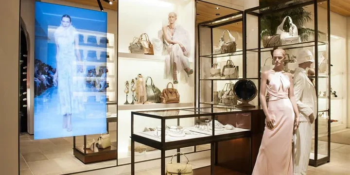 Ralph-Lauren-digital-signage-interactuando Ralph-Lauren-digital-signage-interactuando