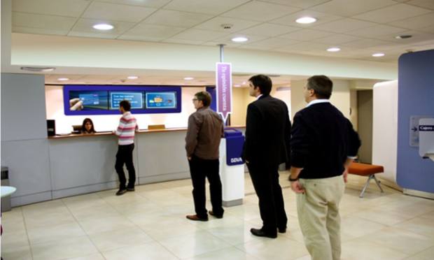 bbva-digital-signage-interactuando