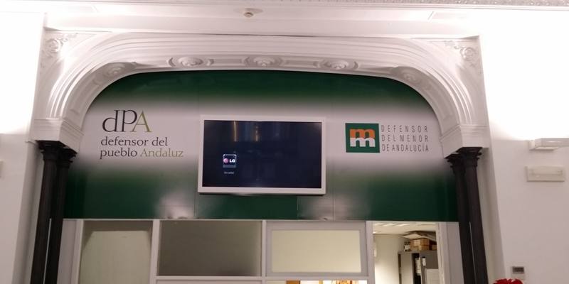 defensor-pueblo-pantalla-interactiva