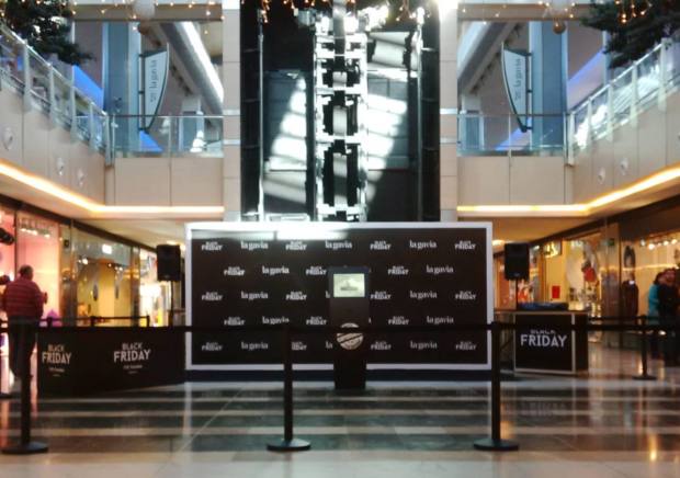 totem-blackfriday-interactuando