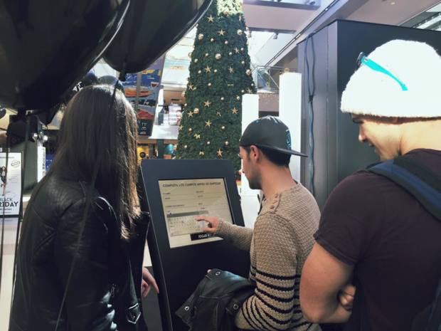 totem-blackfriday-interactuando