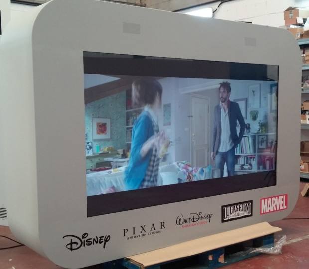 totem75pulgadas-interactuando