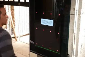 interactuando-claravision-escaparate-interactivo