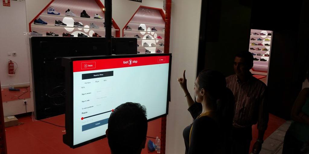 escaparate-interactivo-interactuando