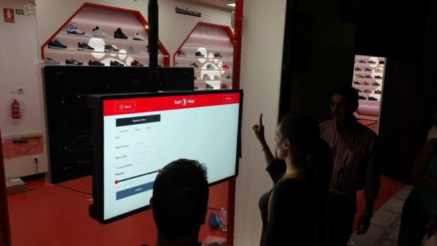 escaparate-interactivo-interactuando