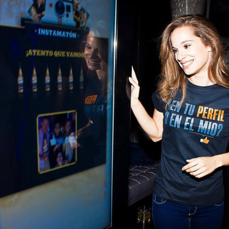 kiosco-serie-q-pantalla-tactil-publicidad