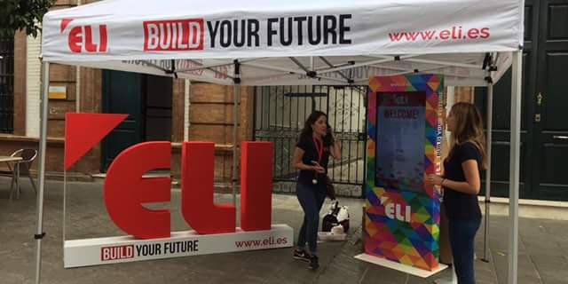 eli-interactuando-totem-tactil-10112 eli-interactuando-totem-tactil