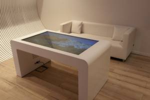 interactuando-mesa-interactiva-retroproyeccion