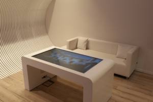 interactuando-mesa-interactiva-retroproyeccion