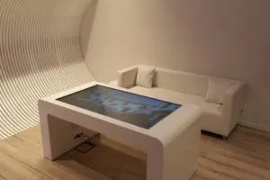 interactuando-mesa-interactiva-retroproyeccion