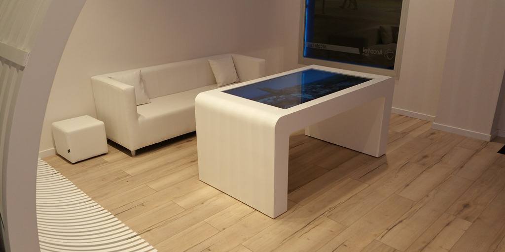 interactuando-mesa-interactiva-retroproyeccion