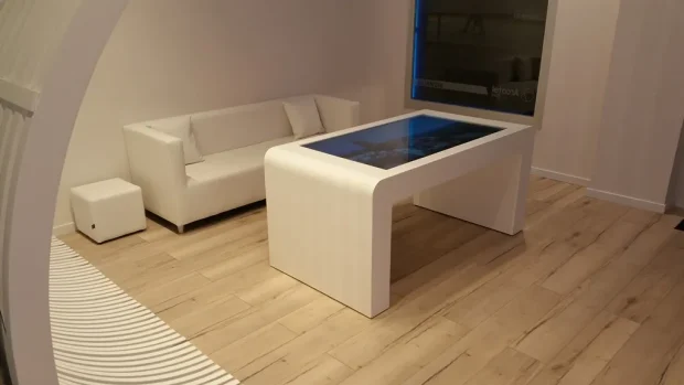 interactuando-mesa-interactiva-retroproyeccion