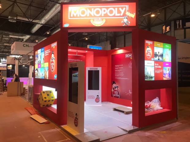 interactuando-fitur-interactivo-monopoly-tactil-totem