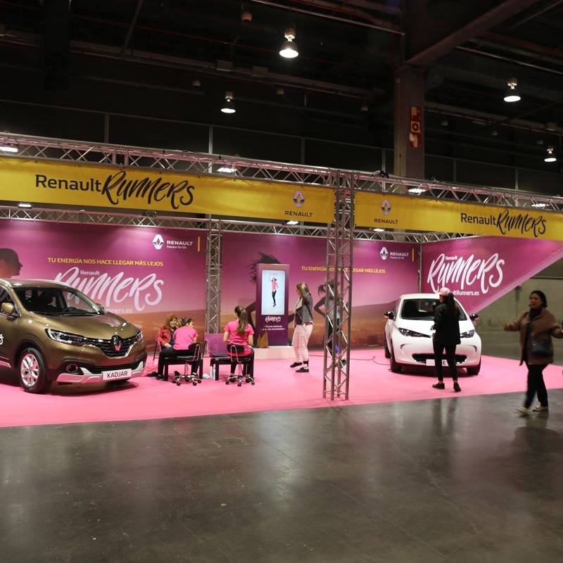 Carrera-Mujer-Renault-interactuando