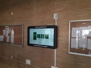 i-Touch-ayuntamiento-camas-interactuando