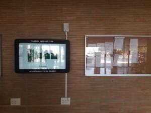 i-Touch-ayuntamiento-camas-interactuando