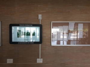i-Touch-ayuntamiento-camas-interactuando
