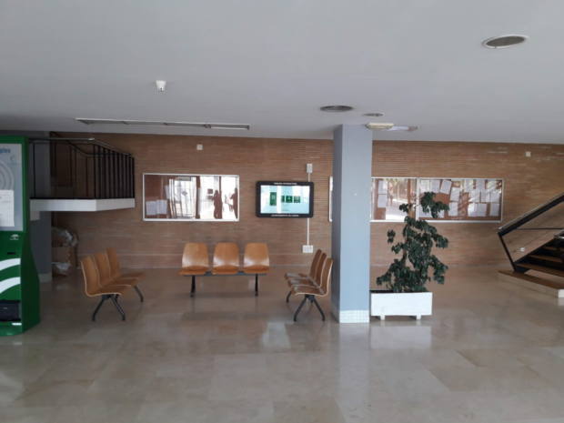 i-Touch-ayuntamiento-camas-interactuando