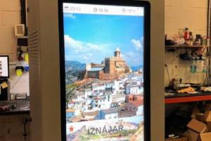 itourist-iznajar-interactuando