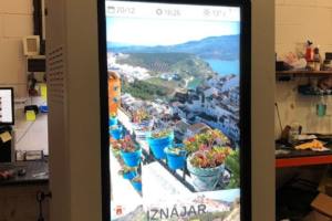 itourist-iznajar-interactuando
