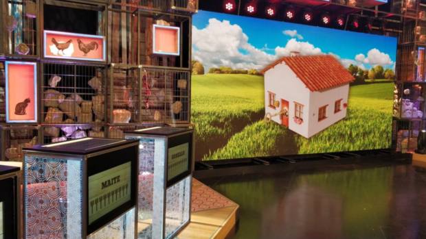 una-casa-en-el-pueblo-interactuando