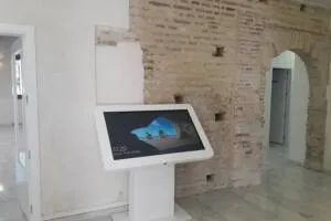 totem-interactivo-serieT-itouch-emasesa