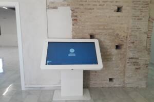 totem-interactivo-serieT-itouch-emasesa