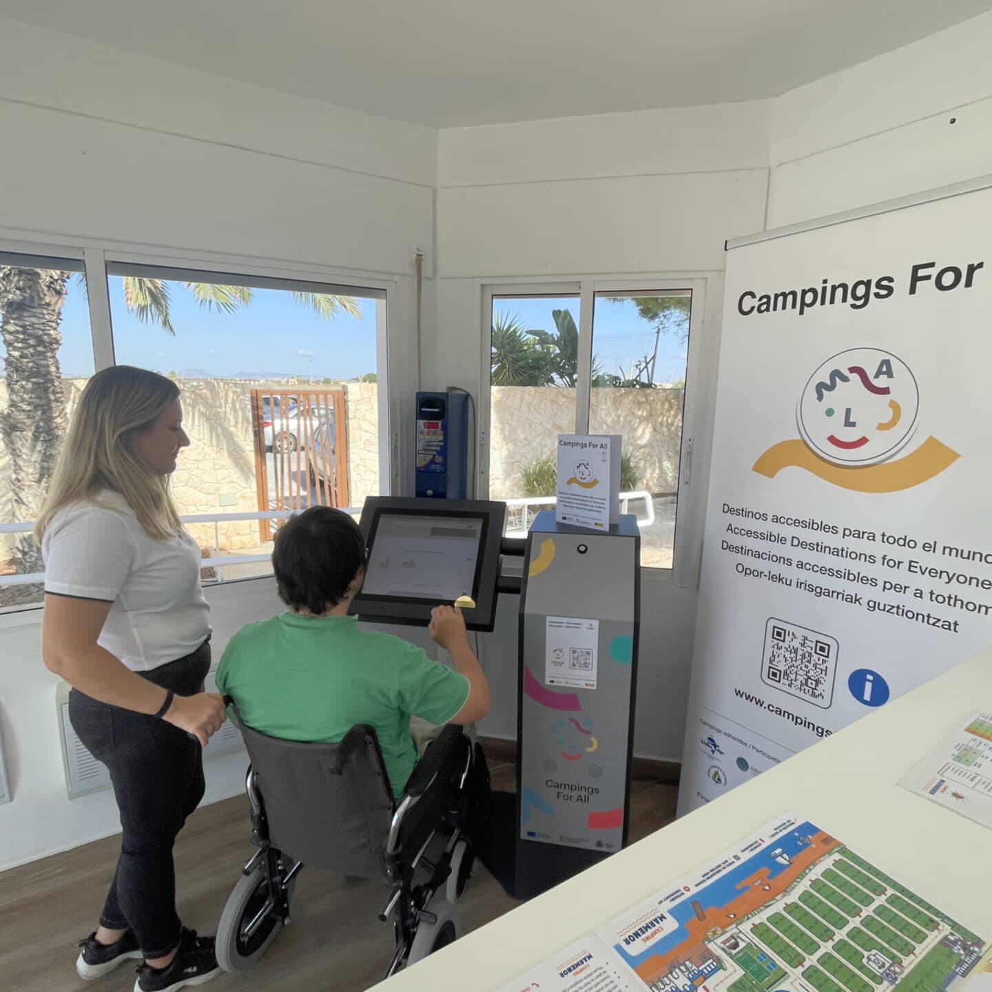 interactuando camping la ballena lookandtouch