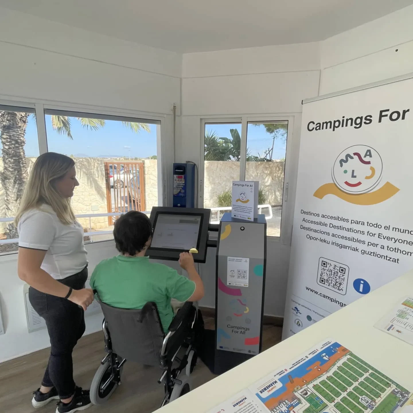 interactuando camping la ballena lookandtouch