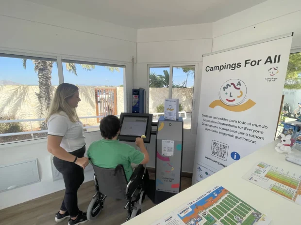 interactuando camping la ballena lookandtouch