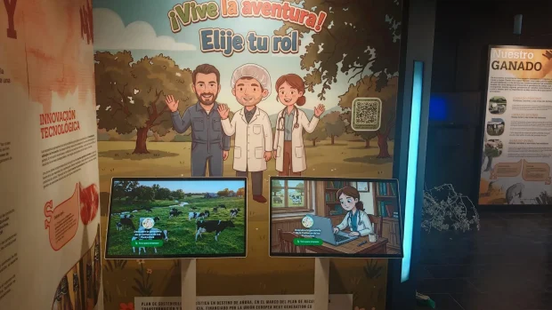 Dos pantallas interactivas con juego educativo infantil en el Centro de Interpretación de la Ganadería del Parque San Martín de Añora